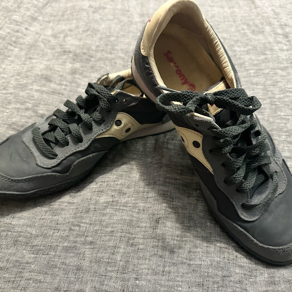 Saucony women’s Black and Cream Sneakers - Picture 2 of 4